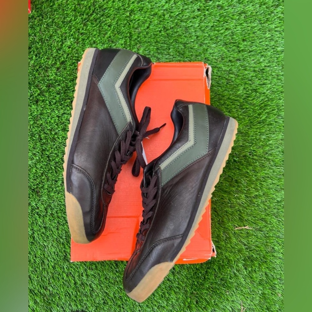 Men casual shoe size 12
